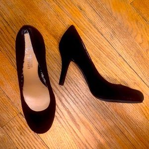 Black pumps, size 7.5
